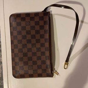 Louis Vuitton Damier pochette
